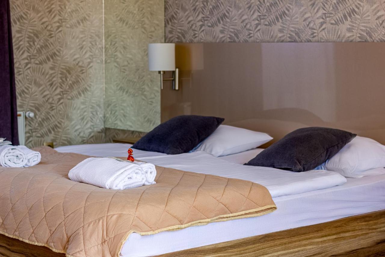 Plaza La - Night And Spa سريمسكا ميتروفيكا المظهر الخارجي الصورة