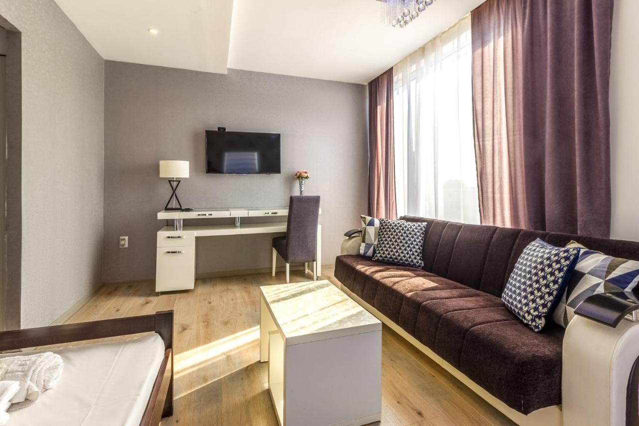 Plaza La - Night And Spa سريمسكا ميتروفيكا المظهر الخارجي الصورة