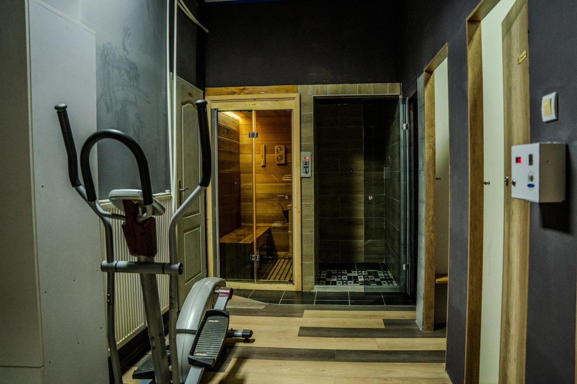 Plaza La - Night And Spa سريمسكا ميتروفيكا المظهر الخارجي الصورة