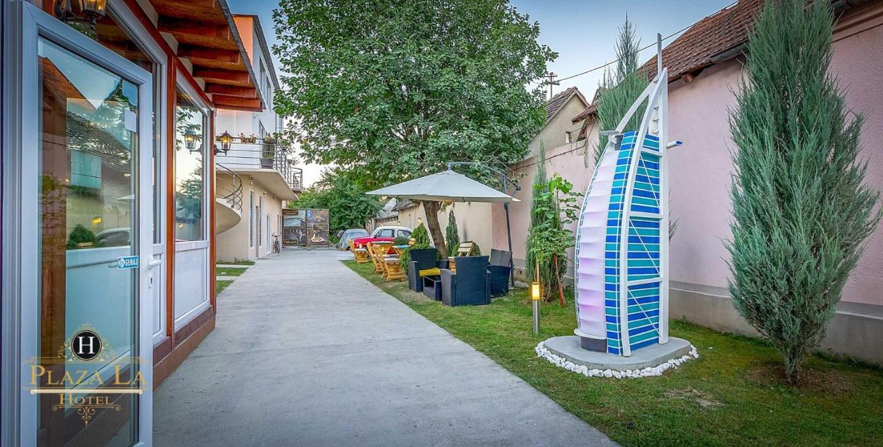 Plaza La - Night And Spa سريمسكا ميتروفيكا المظهر الخارجي الصورة